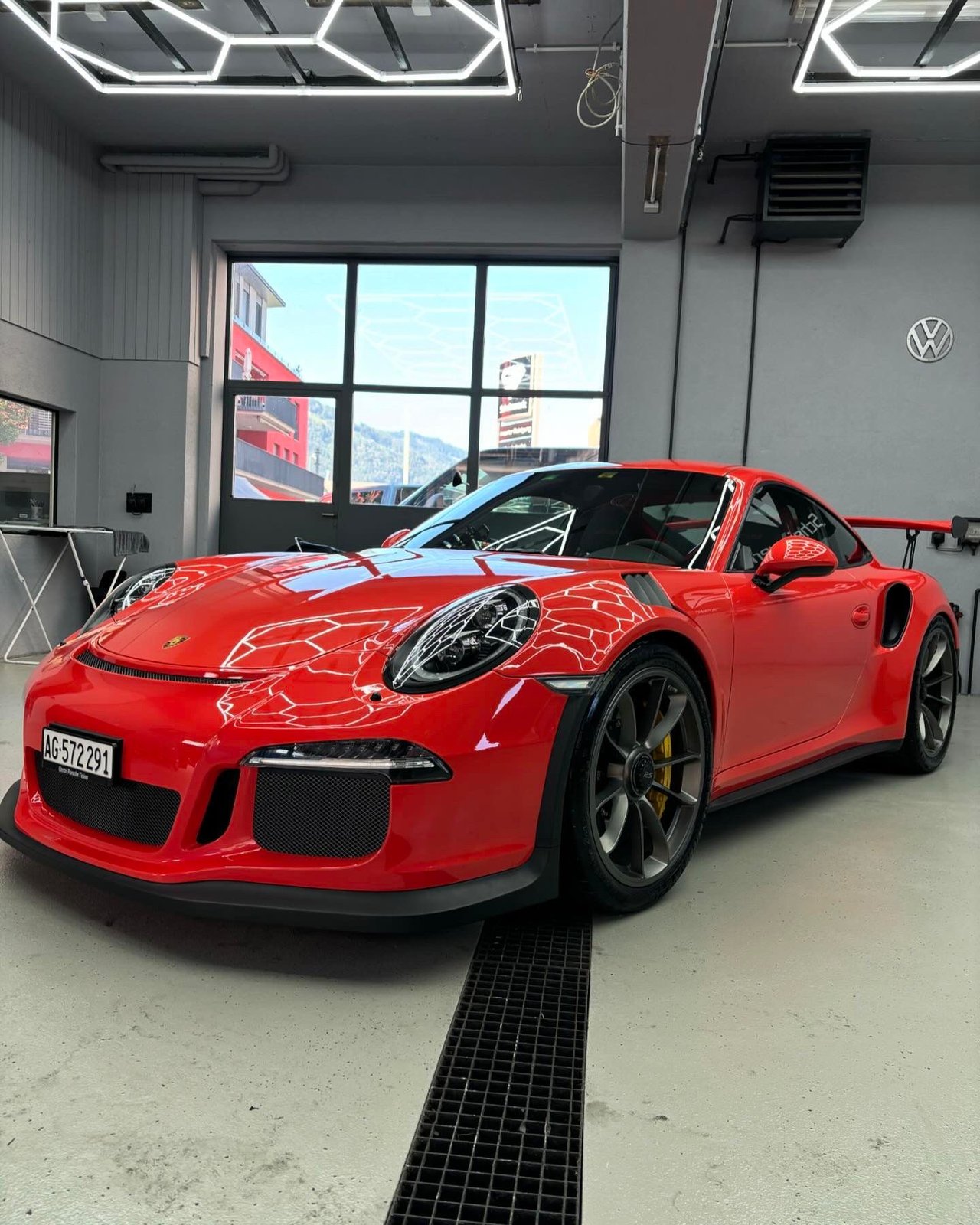 Porsche 911 GT3 RS nach Keramikversiegelung im Scheinwerk Studio in Stans